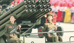 朝鲜9日在平壤举行大型阅兵仪式庆祝建国65周年。