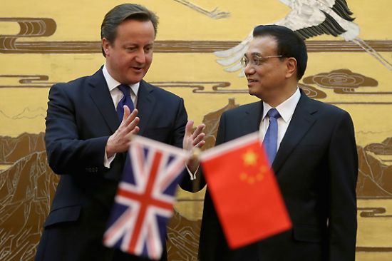 英国首相戴维•卡梅伦向中国敞开了投资英国HS2高铁项目的大门。