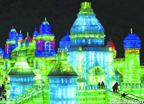 中国哈尔滨的冰雕节是圣诞节期间最吸引人的活动之一