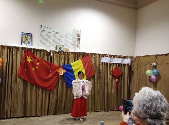 汉服舞蹈——Iasi汉语教师志愿者