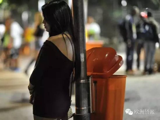 在法国，卖淫不违法，但揽客和协助卖淫的行为则被法律禁止