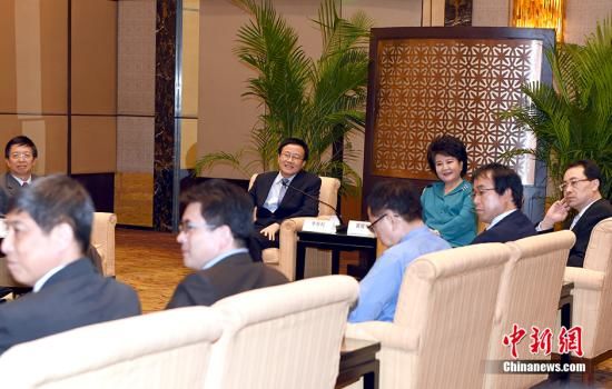 8月24日，中国国务院侨办主任裘援平在北京会见在日华人教授会代表团一行。
