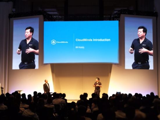 国家“千人计划”特聘专家、达闼科技创始人兼CEO黄晓庆在2017软银大会发表演讲