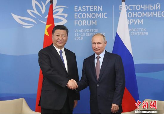 　　9月11日，中国国家主席习近平在符拉迪沃斯托克同俄罗斯总统普京举行会谈。中新社记者