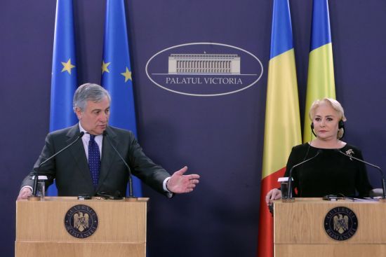 安东尼奥·塔贾尼访问布加勒斯特，罗马尼亚总理维西卡·丹西拉在维多利亚宫接待