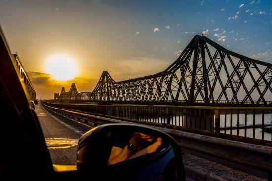 拥有百年历史的罗马尼亚多瑙河上铁路大桥