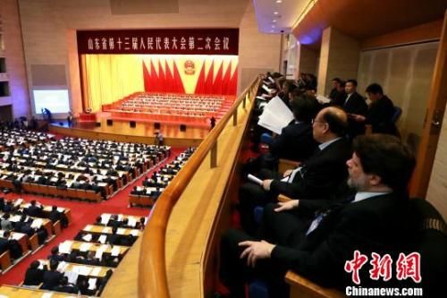 资料图：2月14日，山东省第十三届人民代表大会第二次会议在济南召开。　梁犇