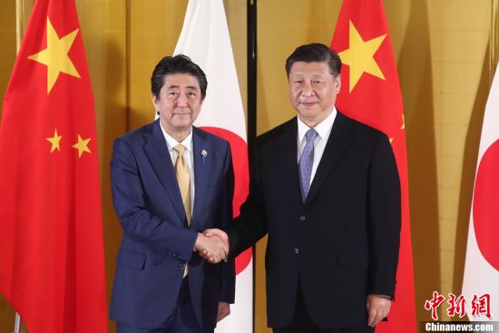 6月27日，国家主席习近平在大阪会见日本首相安倍晋三。中新社记者