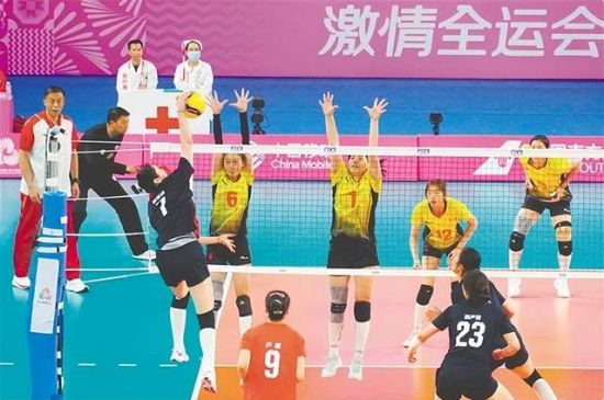 精彩的排球比赛现场。
