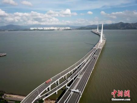 资料图：连接深港的深圳湾大桥。