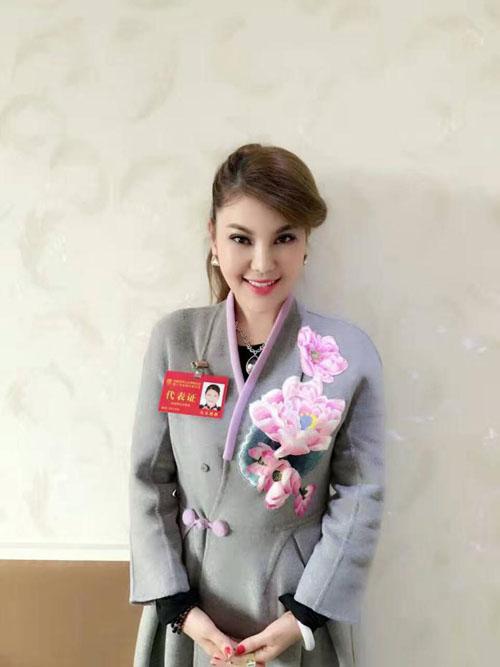 花开四季 全球绽放 "蒙古之花"乌兰图雅恭祝全球华侨华人新年快乐