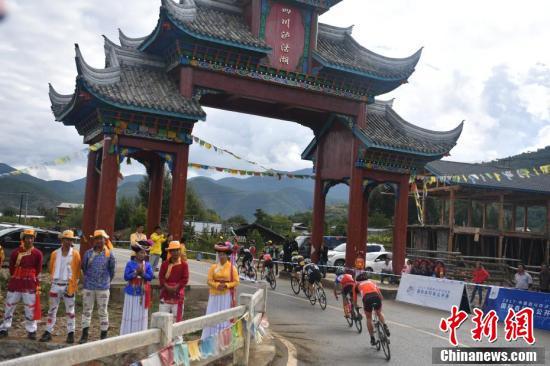 2017·中国四川环泸沽湖国际自行车公开赛鸣枪开赛